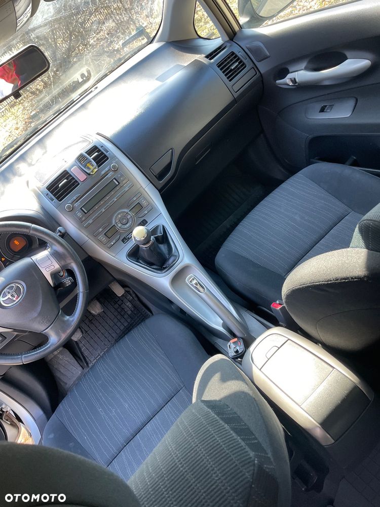 Toyota Auris 2.0 D-4D Premium - 10