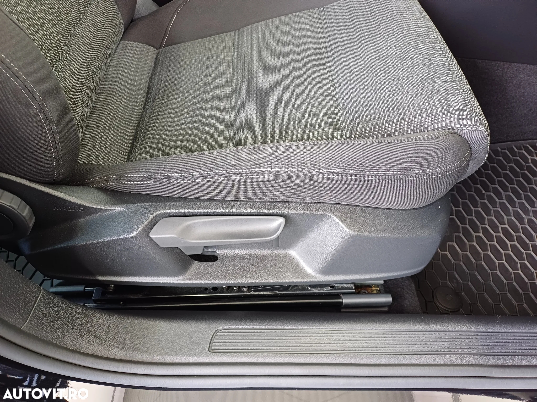 Volkswagen Passat 2.0 TDI DSG Comfortline - 29