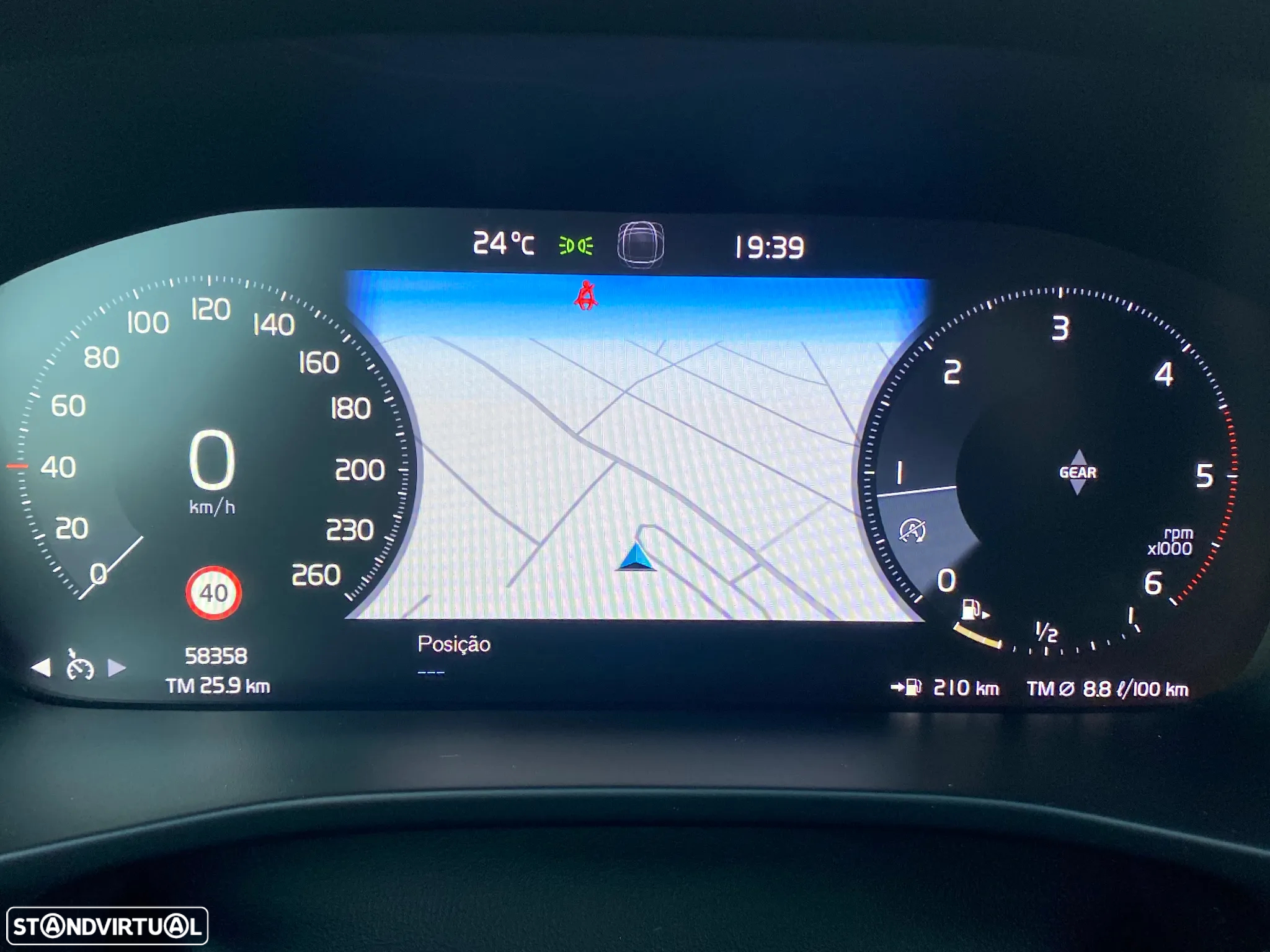 Volvo XC 40 2.0 D3 Momentum Plus - 4