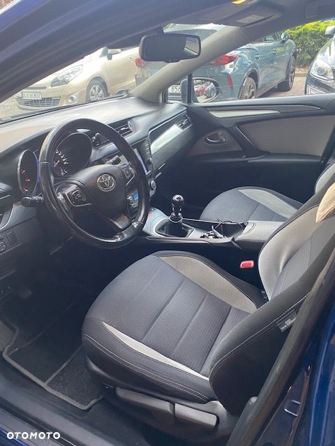 Toyota Avensis 2.0 D-4D Premium - 9