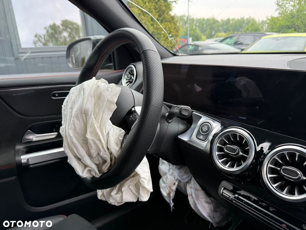 Mercedes-Benz GLB 200 AMG Line 7G-DCT - 16