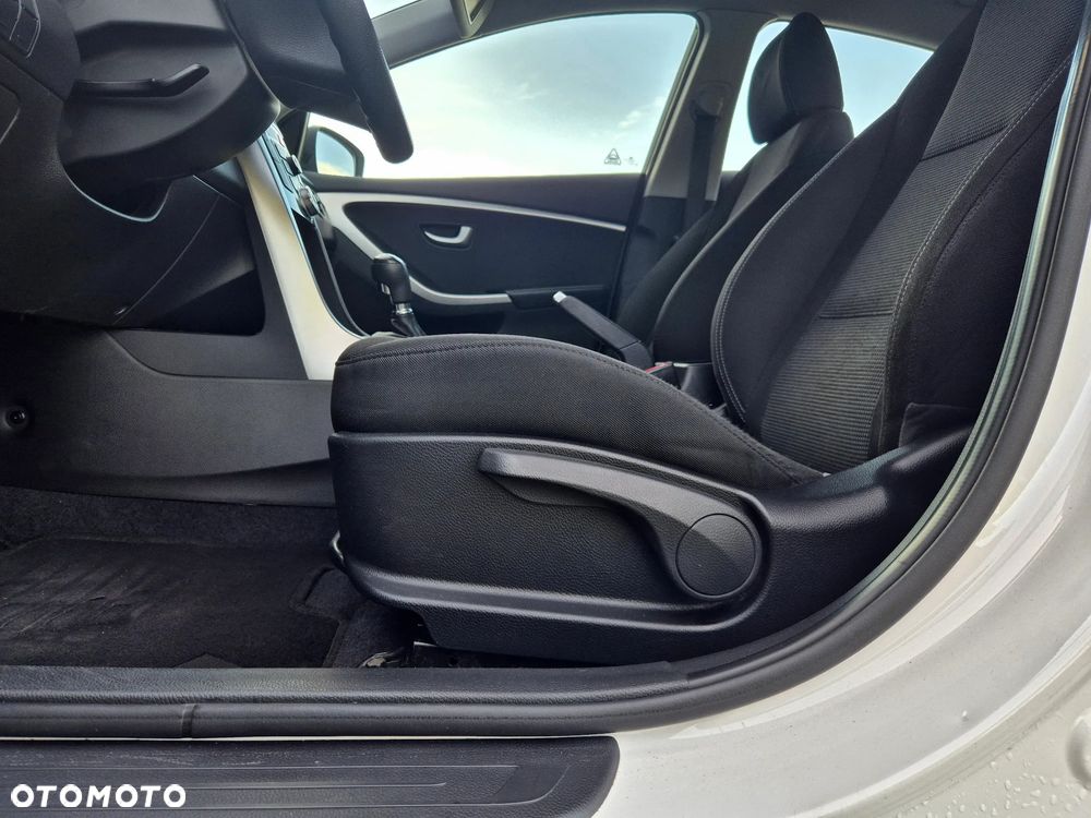 Hyundai i30 1.4 Classic + - 29