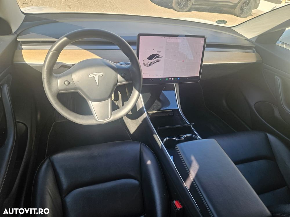 Tesla Model 3 - 10