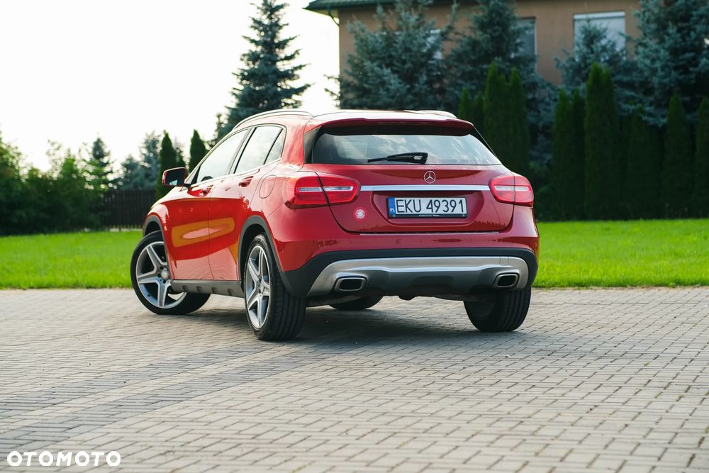 Mercedes-Benz GLA 200 7G-DCT Urban - 9