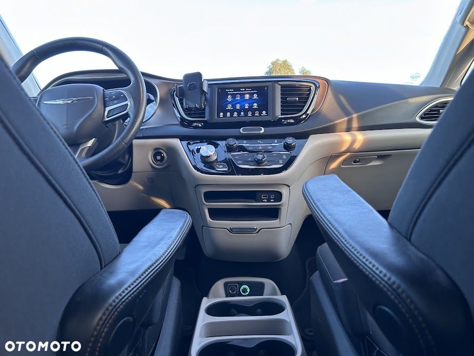 Chrysler Pacifica - 27