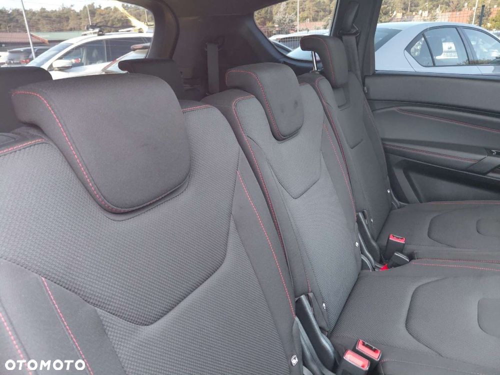 Ford S-Max - 17