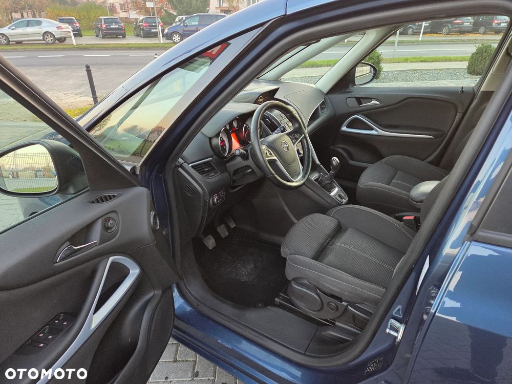 Opel Zafira - 10