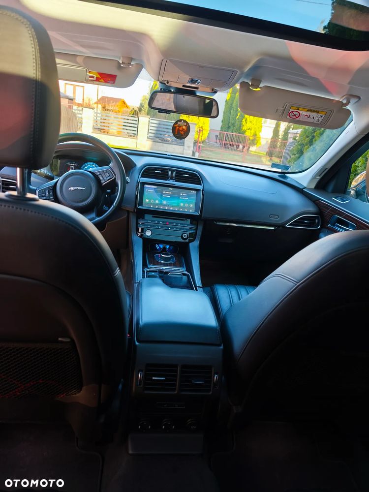 Jaguar F-Pace 2017 photo 2