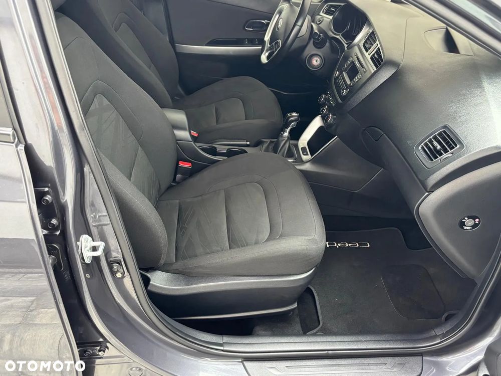Kia Ceed 1.6 GDI Fifa World Cup Edition - 29