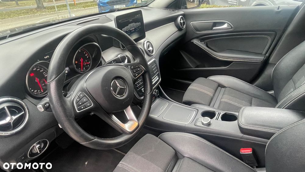 Mercedes-Benz CLA 180 7G-DCT AMG Line - 11