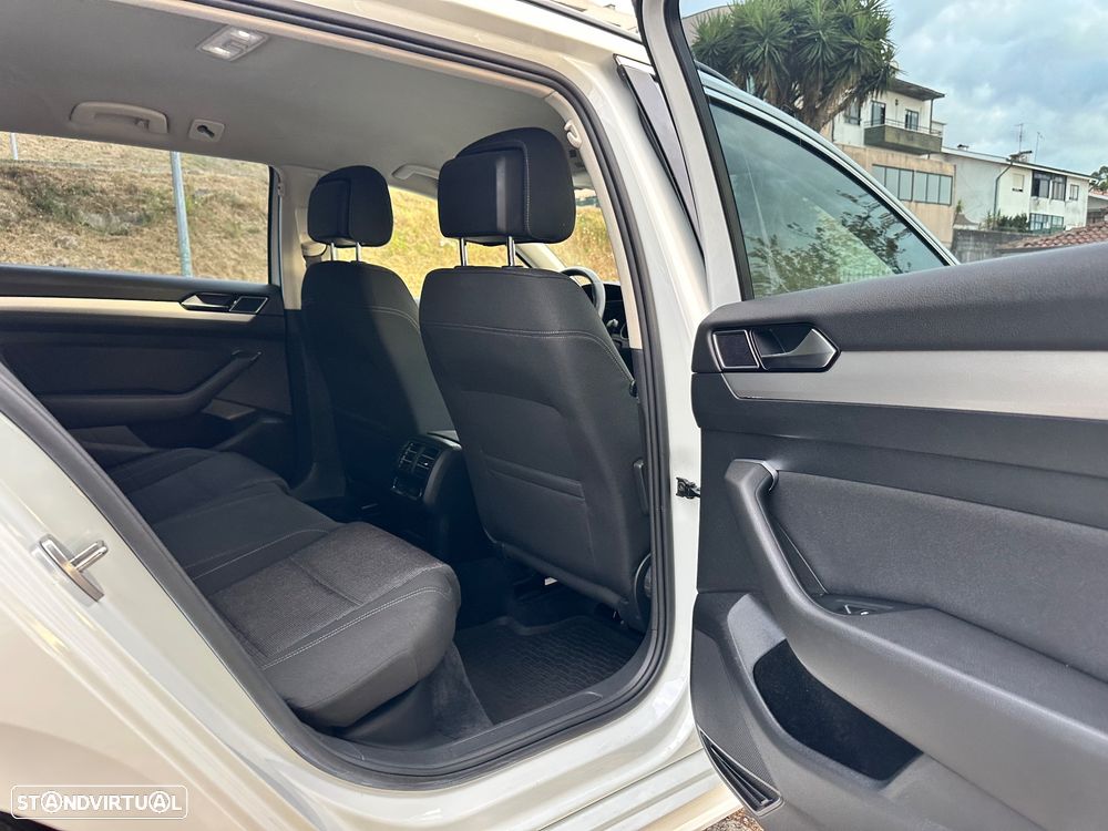 VW Passat Variant 2.0 TDI R-Line - 33
