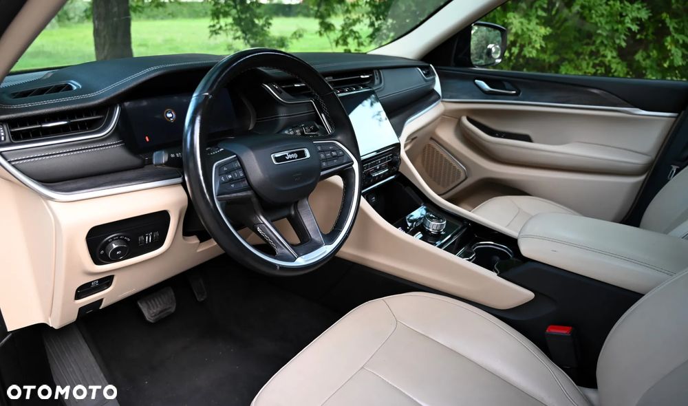 Jeep Grand Cherokee - 22