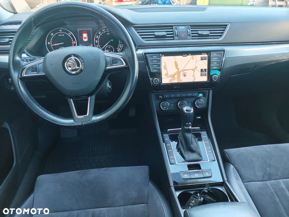 Skoda Superb 2.0 TDI DSG Premium Edition - 10