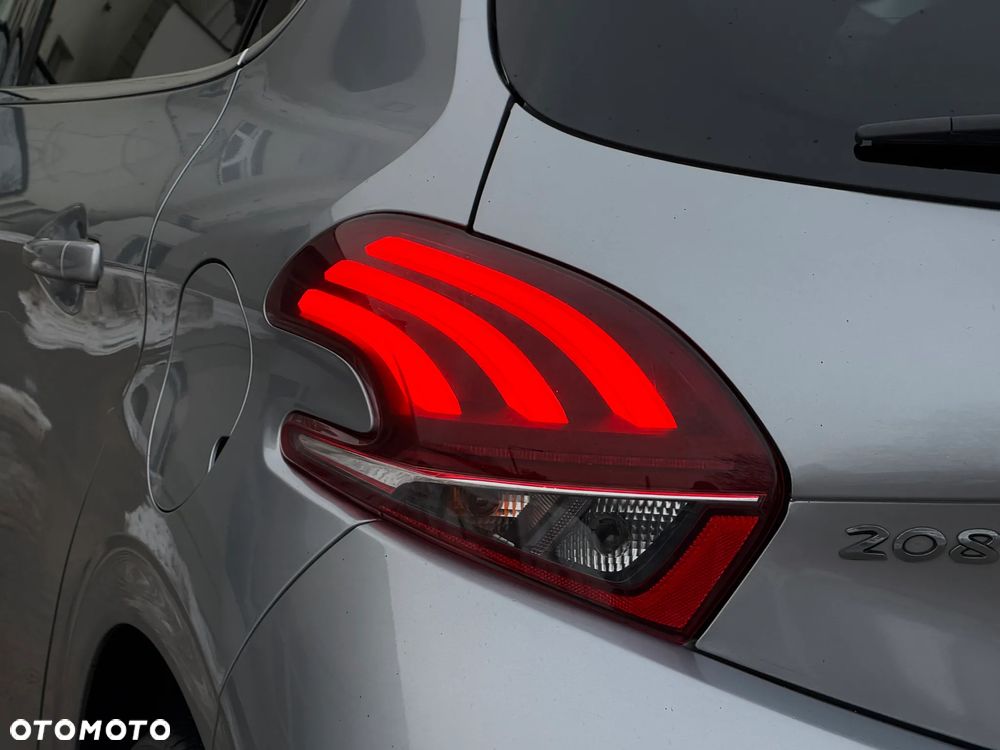 Peugeot 208 - 33