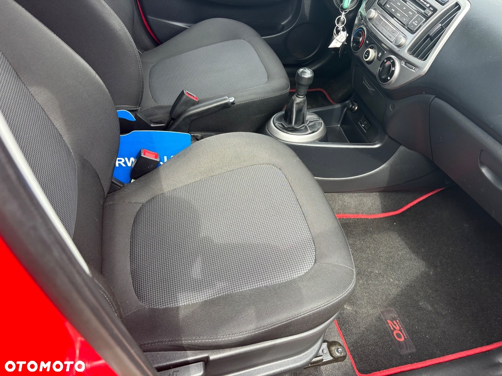 Hyundai i20 1.2 Fifa World Cup Edition - 20