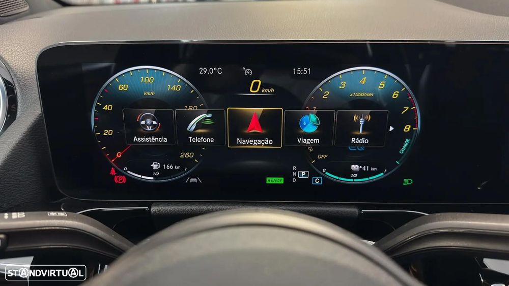 Mercedes-Benz GLA 250 - 25