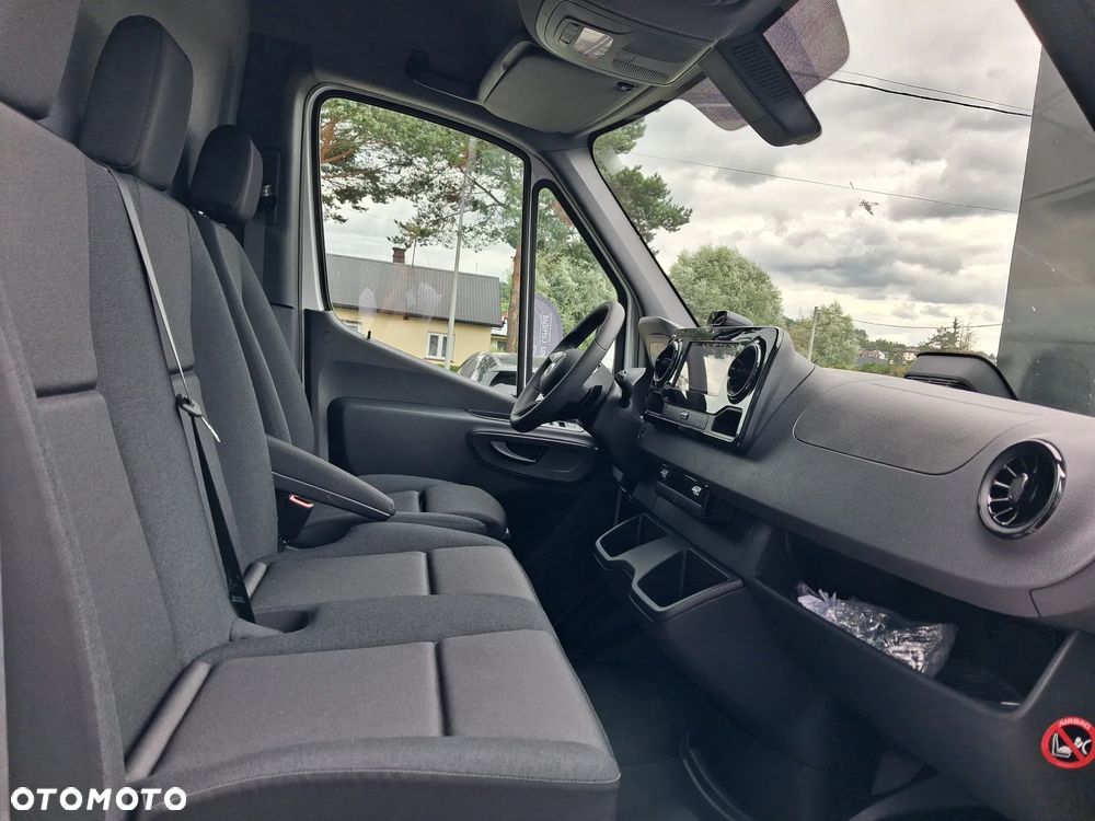 Mercedes-Benz Sprinter - 11