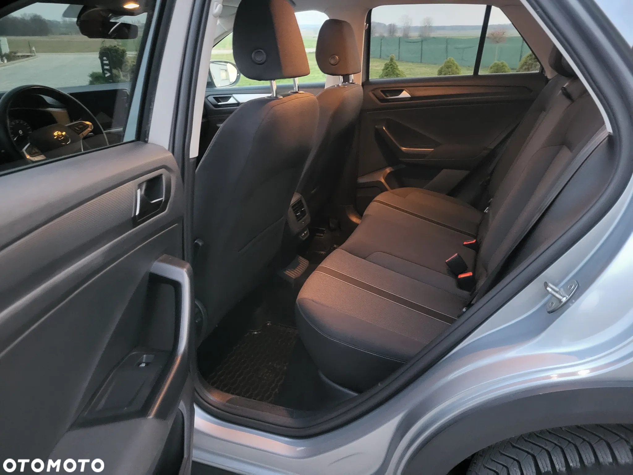 Volkswagen T-Roc - 7