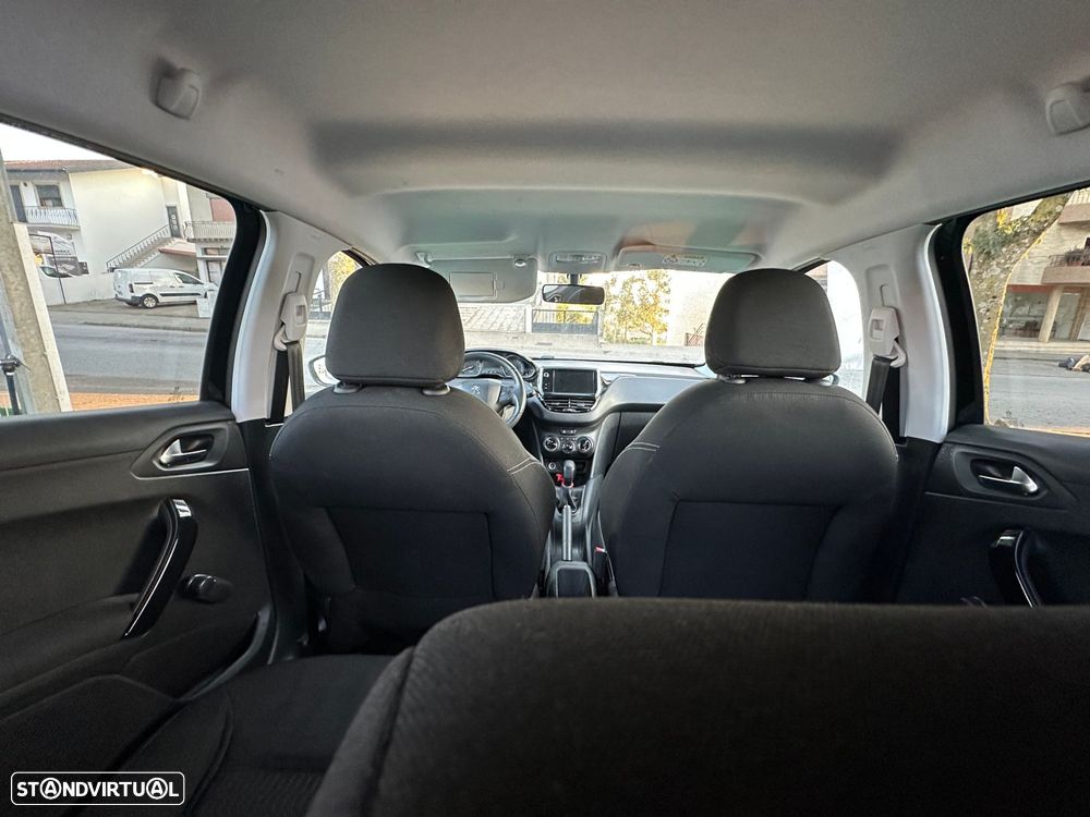 Peugeot 208 1.2 PureTech Style - 12