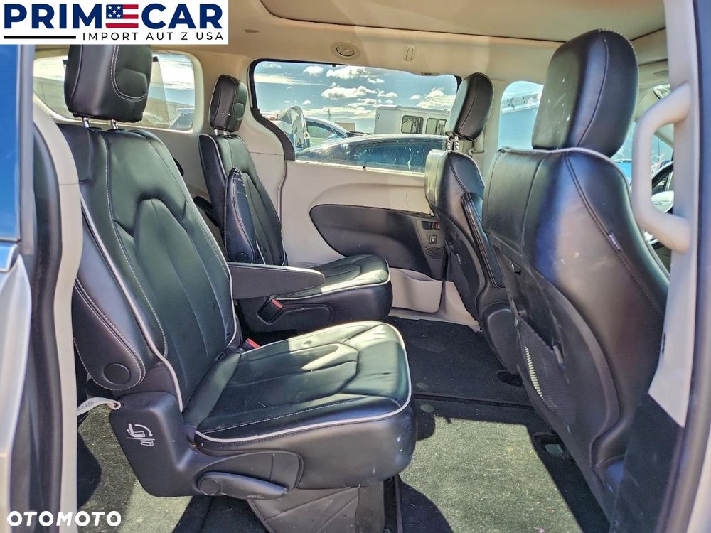 Chrysler Pacifica - 3