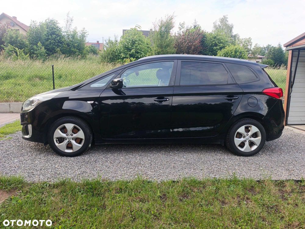 Kia Carens - 5