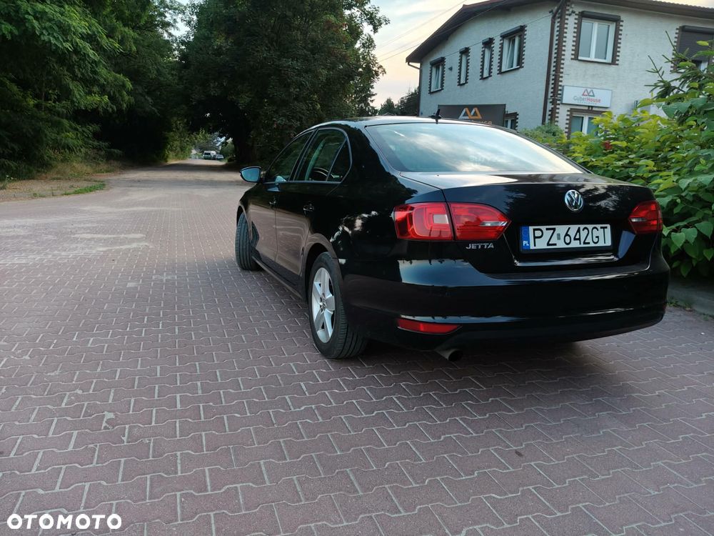 Volkswagen Jetta 1.2 TSI Comfortline - 4