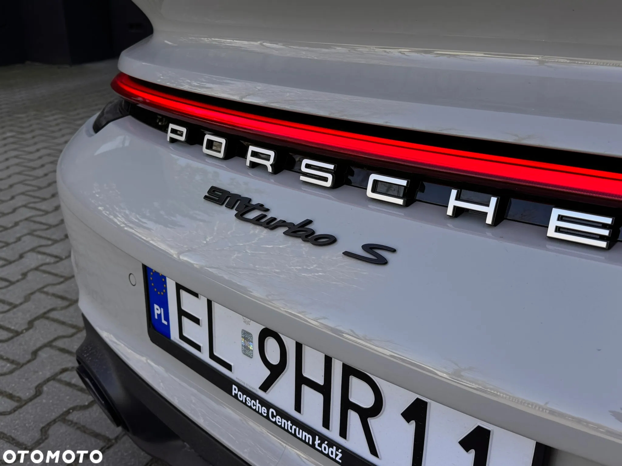 Porsche 911 Carrera Turbo S Cabrio - 9