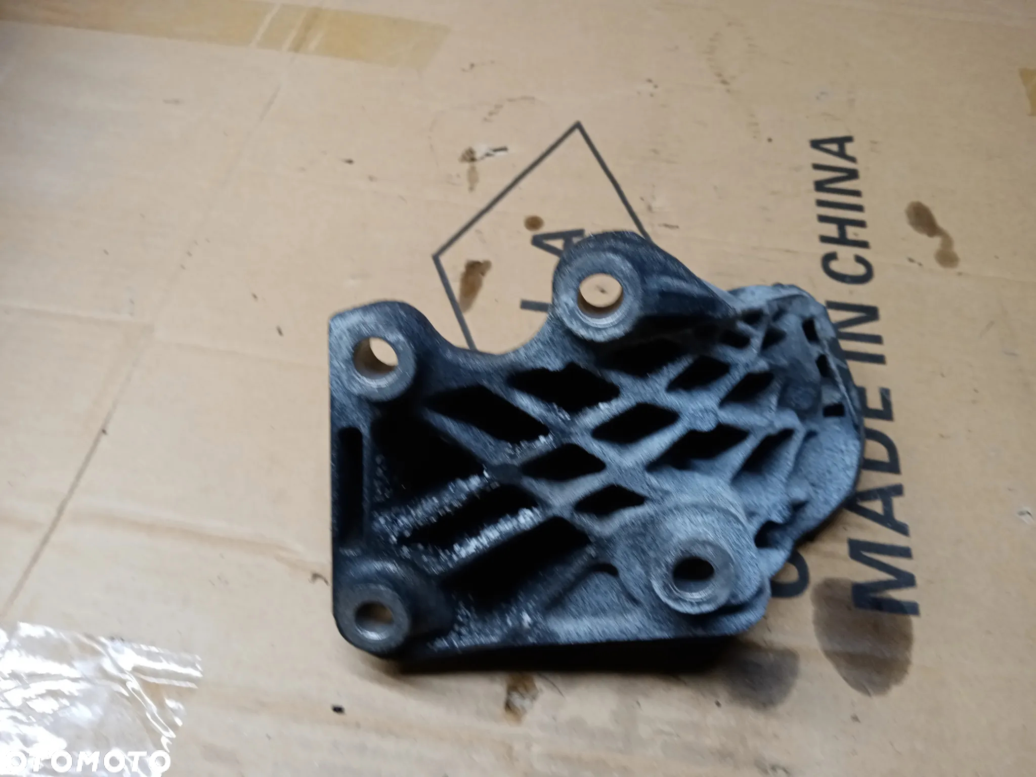 Łapa wspornik silnika BMW M5 G30 F90 4.4 V8 7853648 - 3