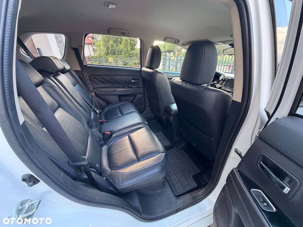 Mitsubishi Outlander 2.0 Instyle Navi 4WD CVT - 27