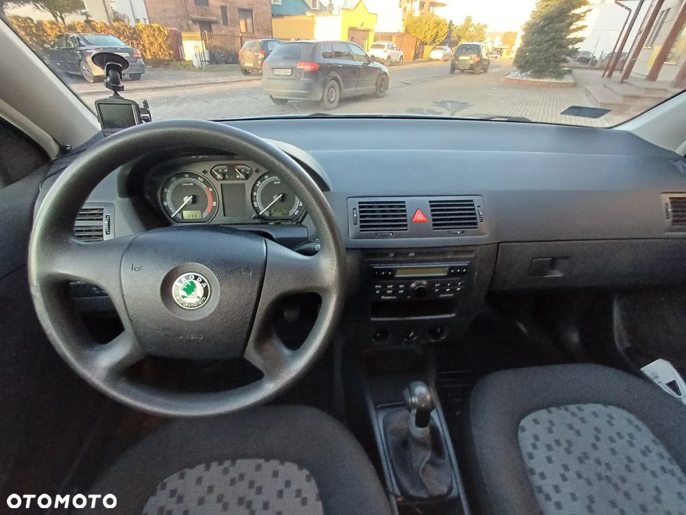 Skoda Fabia 1.2 HTP Style Edition - 8