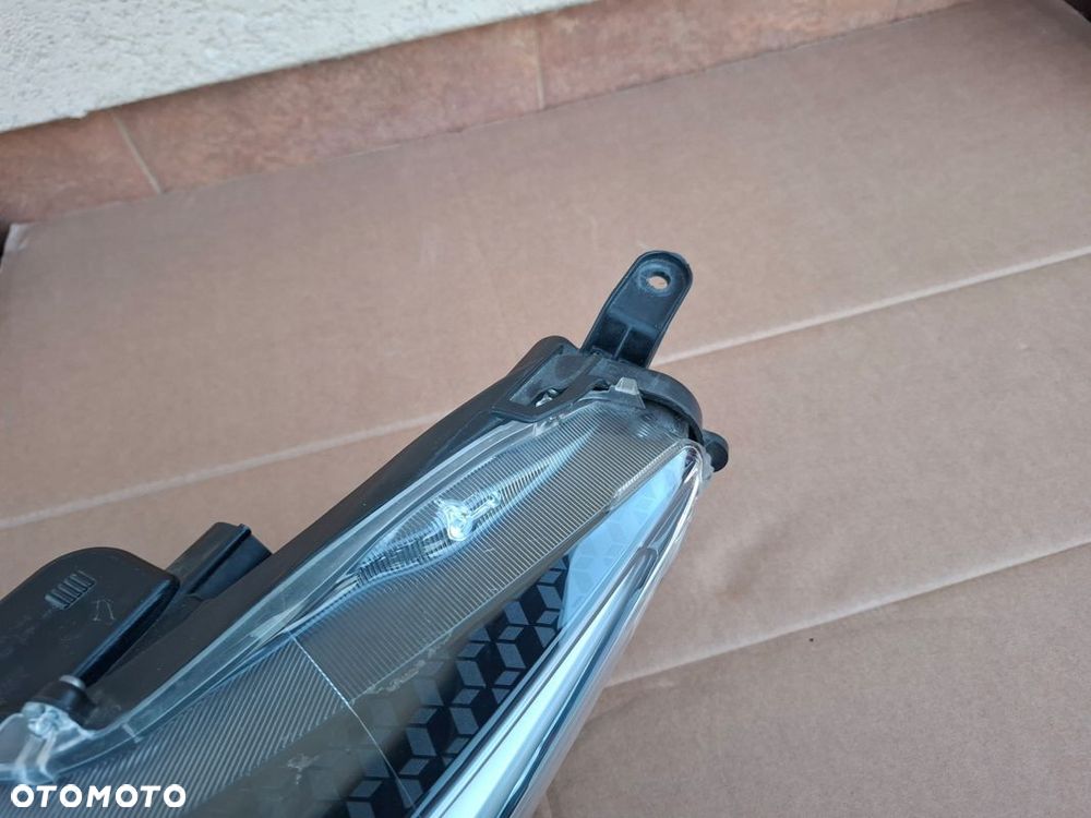 LAMPA PRZEDNIA TOYOTA YARIS IV FULL LED ORYGINAŁ - 1