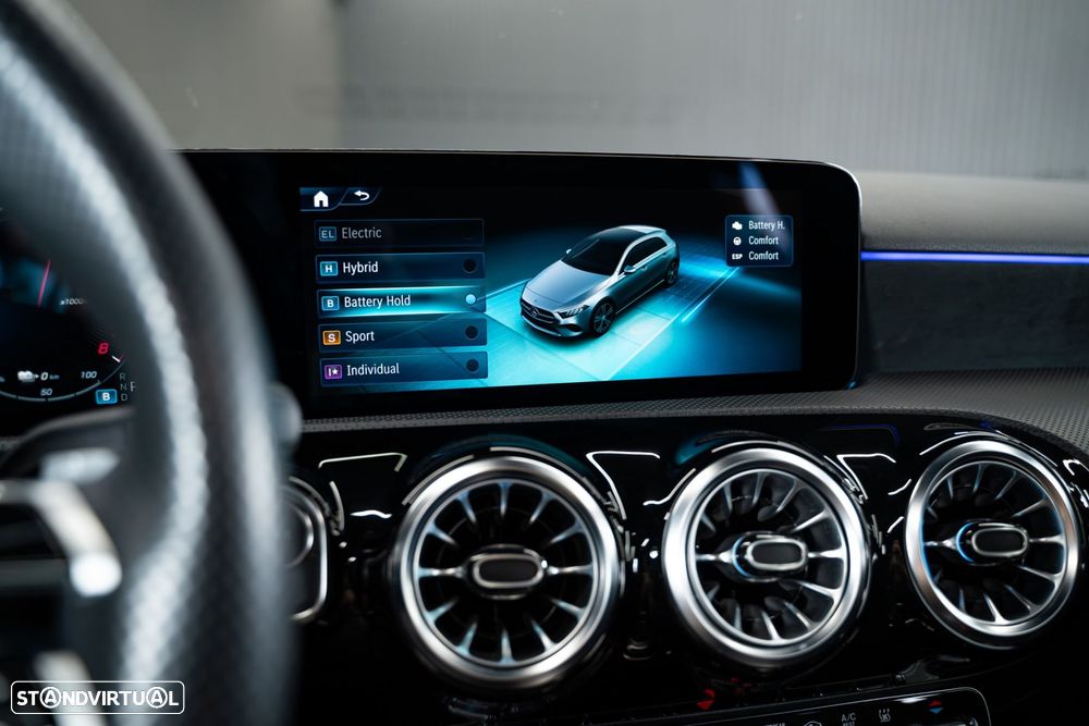 Mercedes-Benz A 250 e 8G-DCT AMG Line - 35
