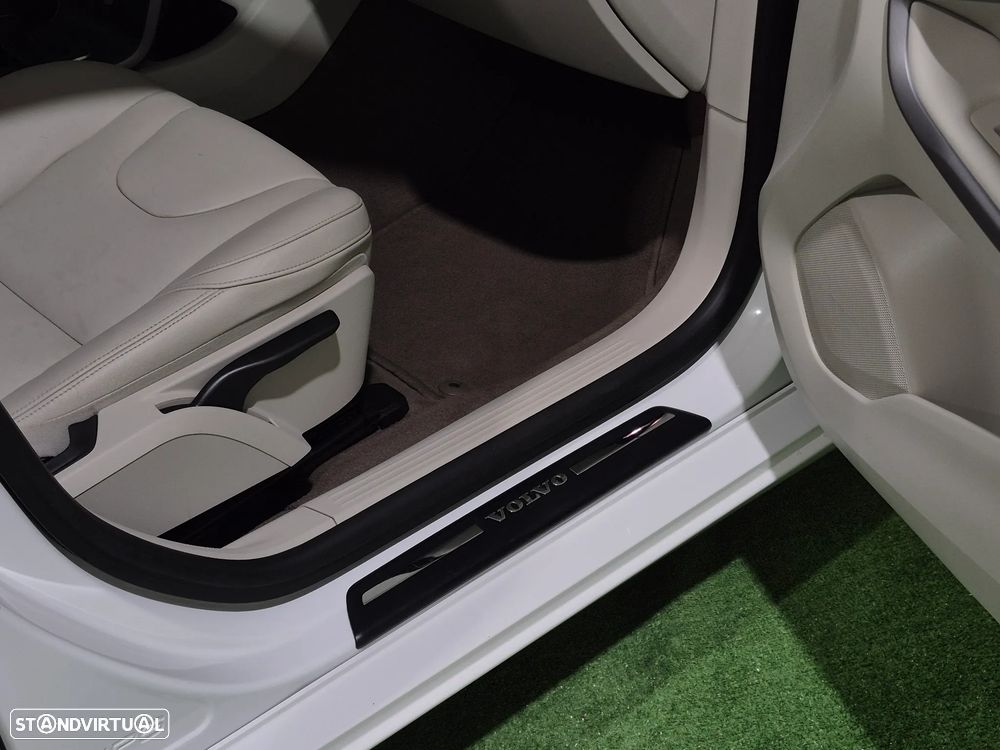 Volvo V40 1.6 D2 Momentum Eco - 14