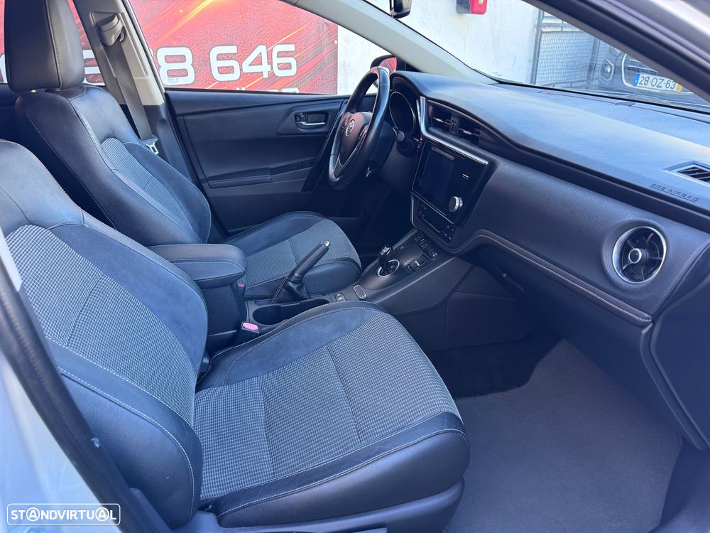Toyota Auris Touring Sports 1.8 HSD Exclusive +Sky+Navi - 9