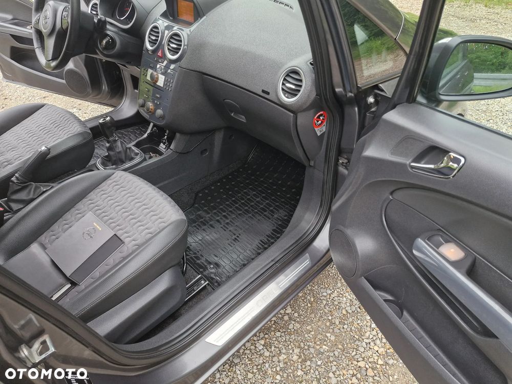 Opel Corsa 1.4 16V Cosmo - 22