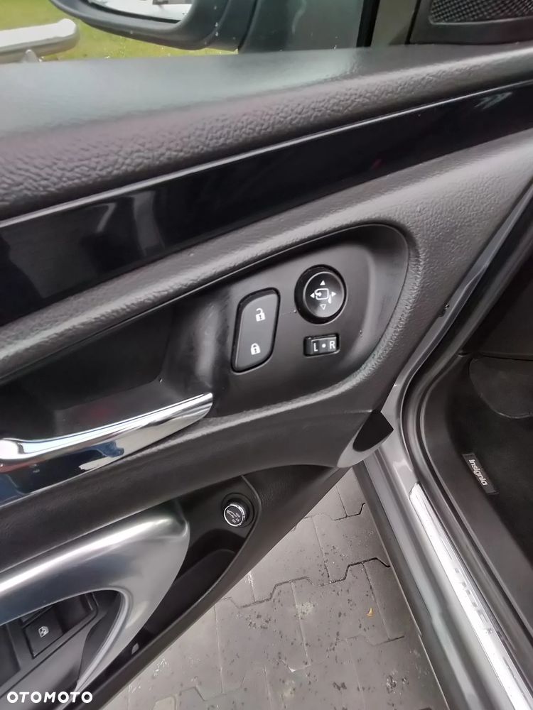 Opel Insignia - 32