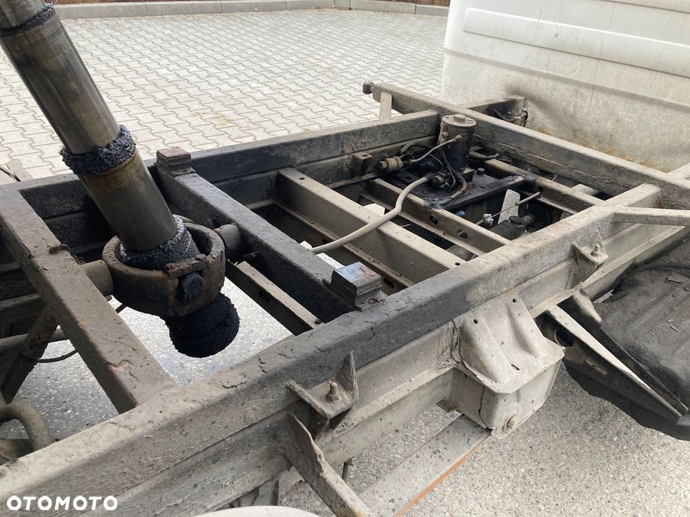 Mercedes-Benz 410 - 15