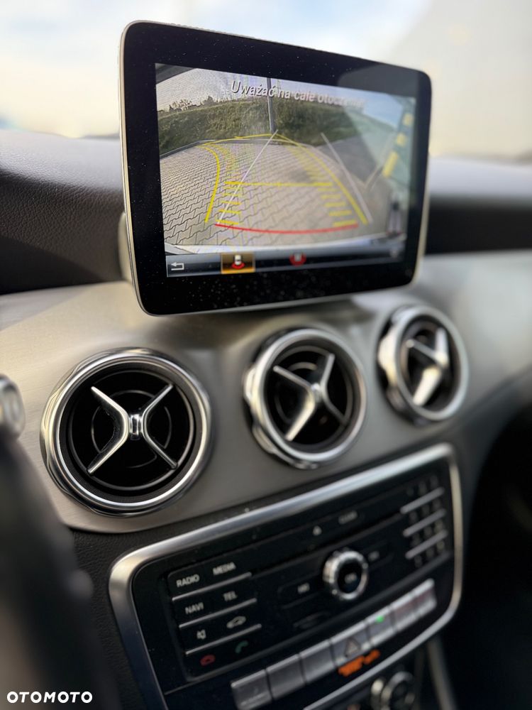 Mercedes-Benz GLA 200 7G-DCT Urban - 13