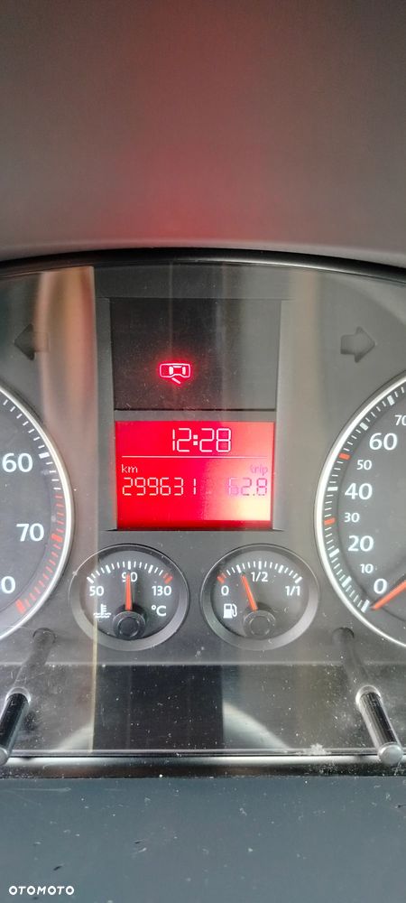 Volkswagen Touran 1.6 Basis - 6