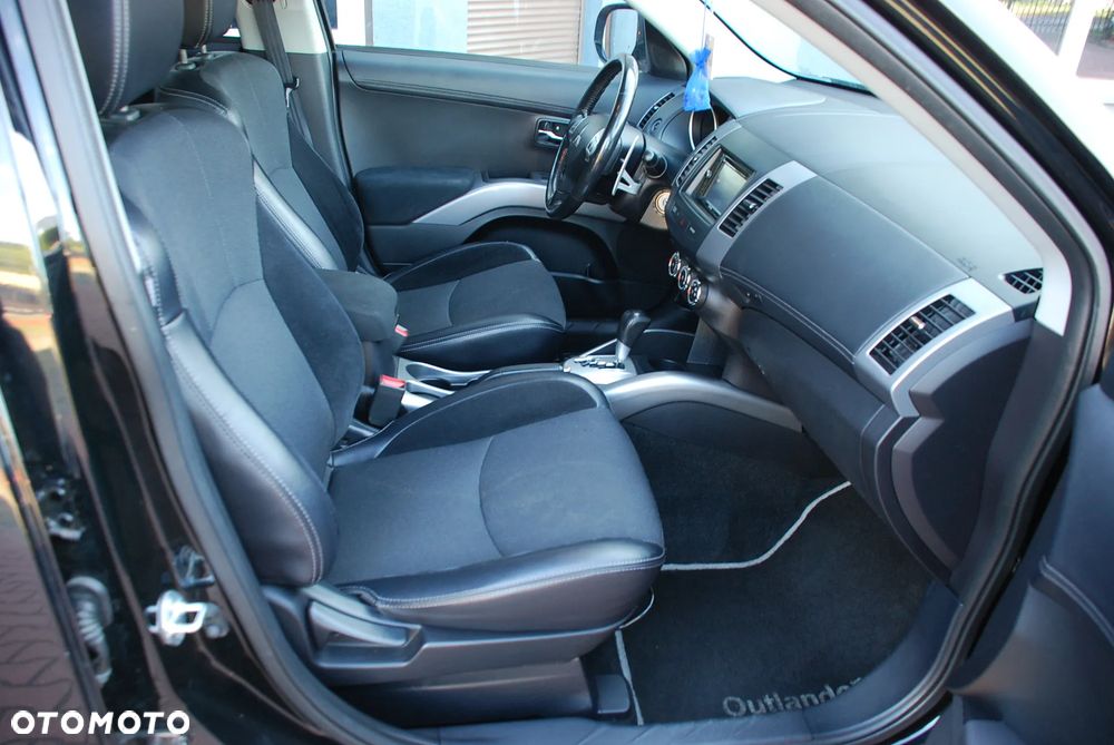 Mitsubishi Outlander 2.0 Intense NAVI 2WD EU5 CVT - 12