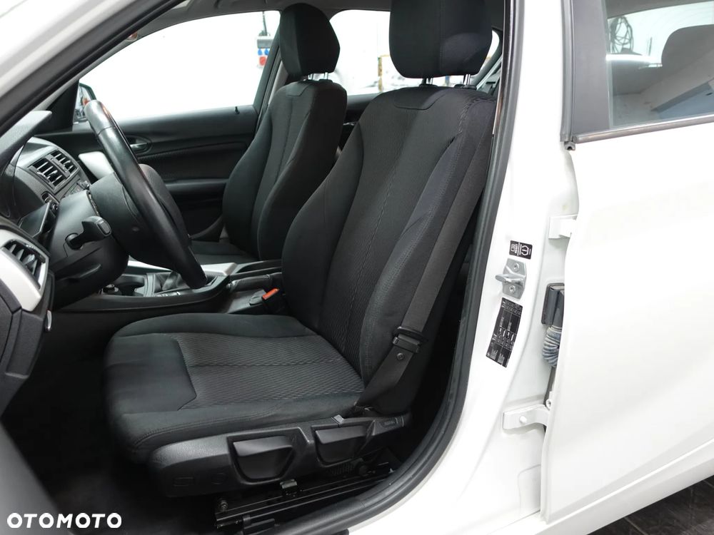BMW Seria 1 114i - 23