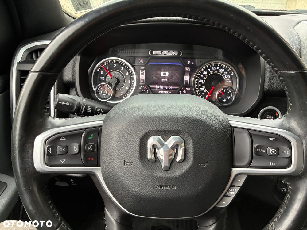 RAM 1500 5.7 Quad Cab Bighorn - 8
