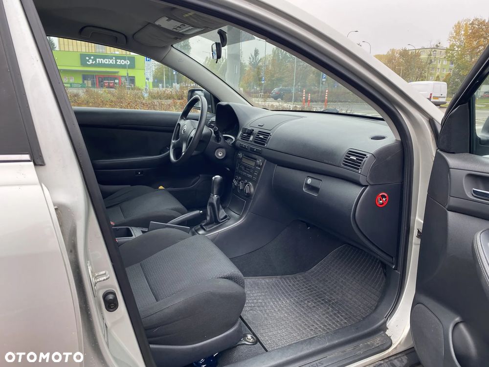 Toyota Avensis 1.8 VVT-i Sol - 8