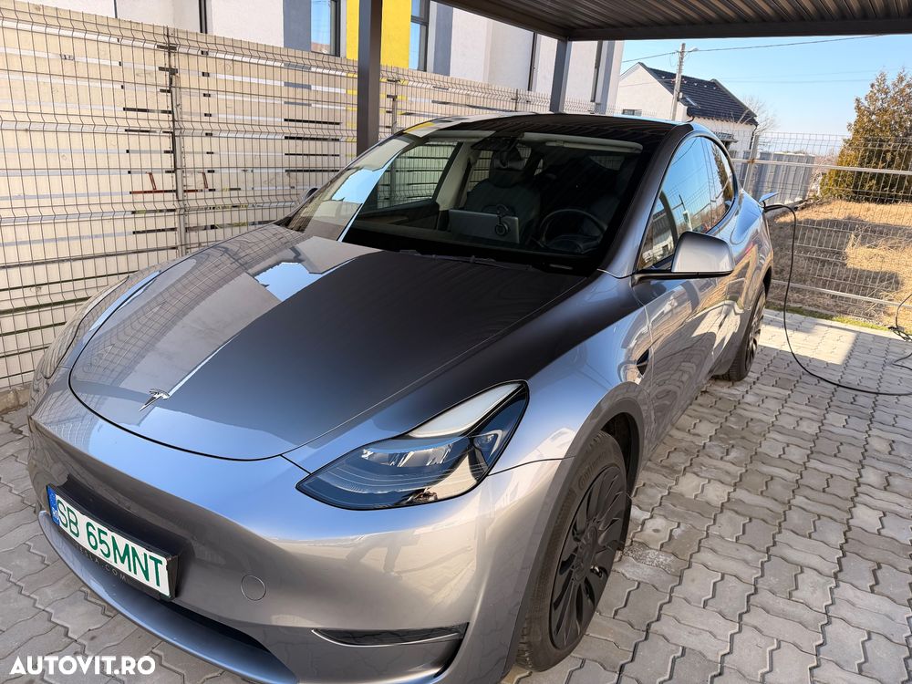 Tesla Model Y - 11