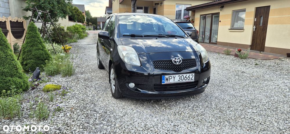 Toyota Yaris - 1