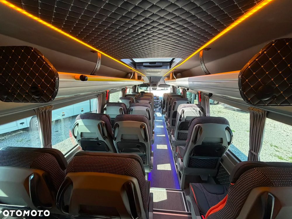 Mercedes-Benz Sprinter 519 - 19