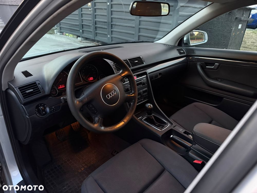 Audi A4 Limousine - 11