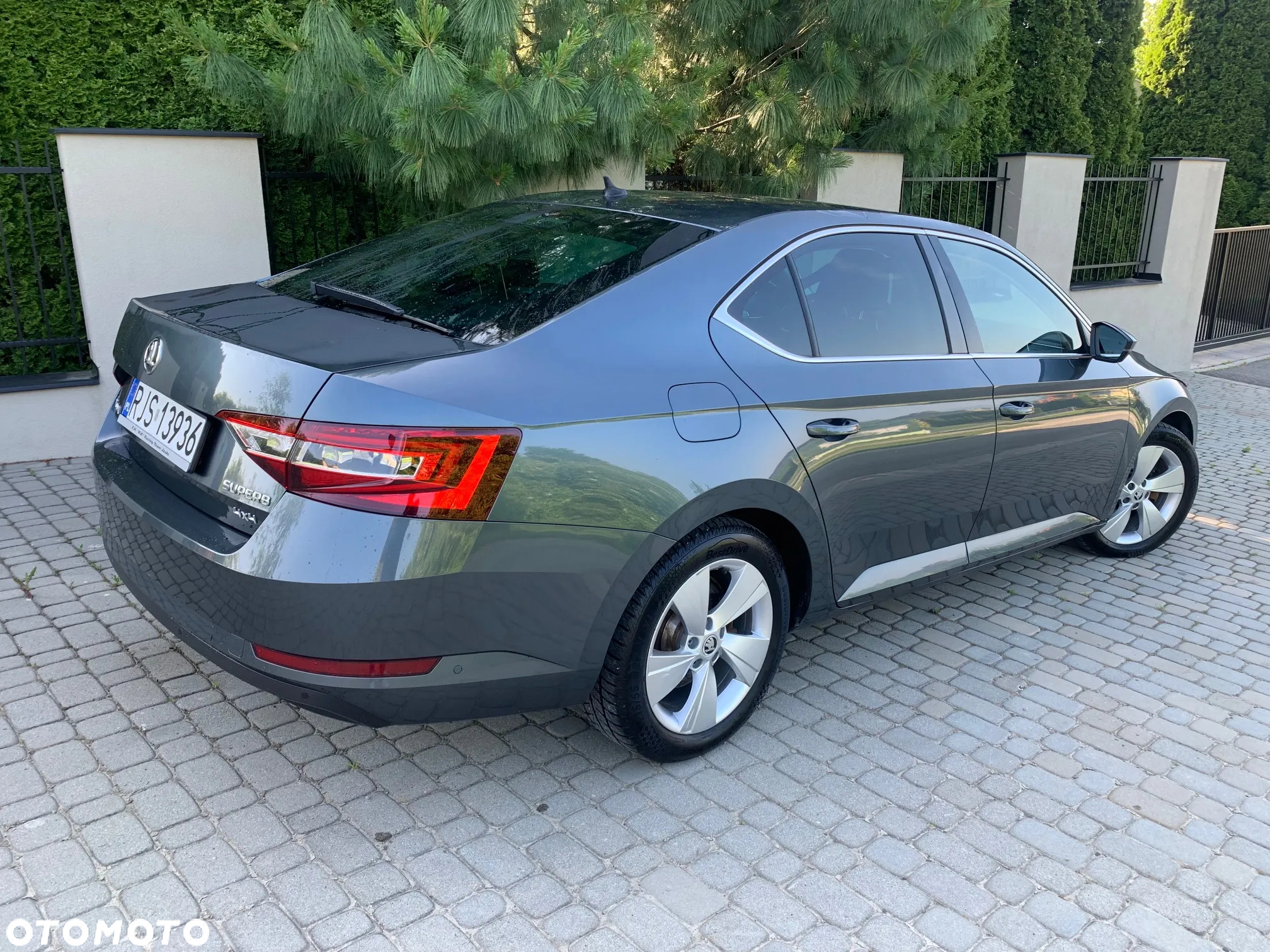 Skoda Superb 2.0 TDI 4x4 Style DSG - 4