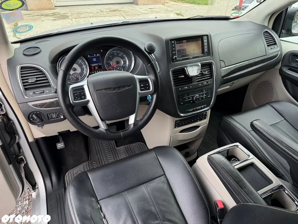 Chrysler Town & Country ver-3-6-touring - 6