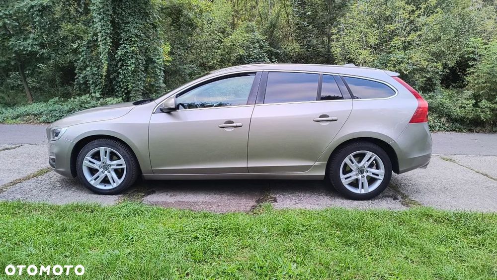 Volvo V60 D2 Summum - 10